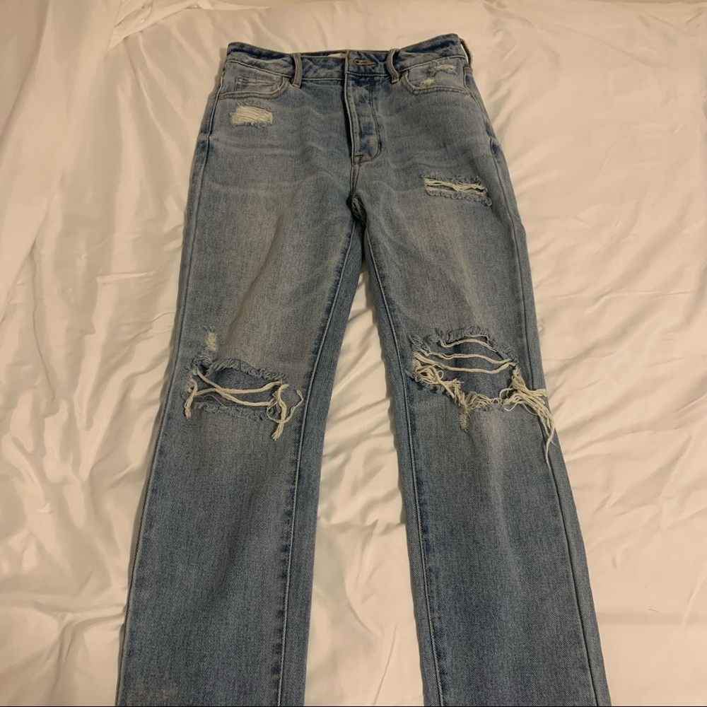 DISTRESSED STRAIGHT MOM JEANS